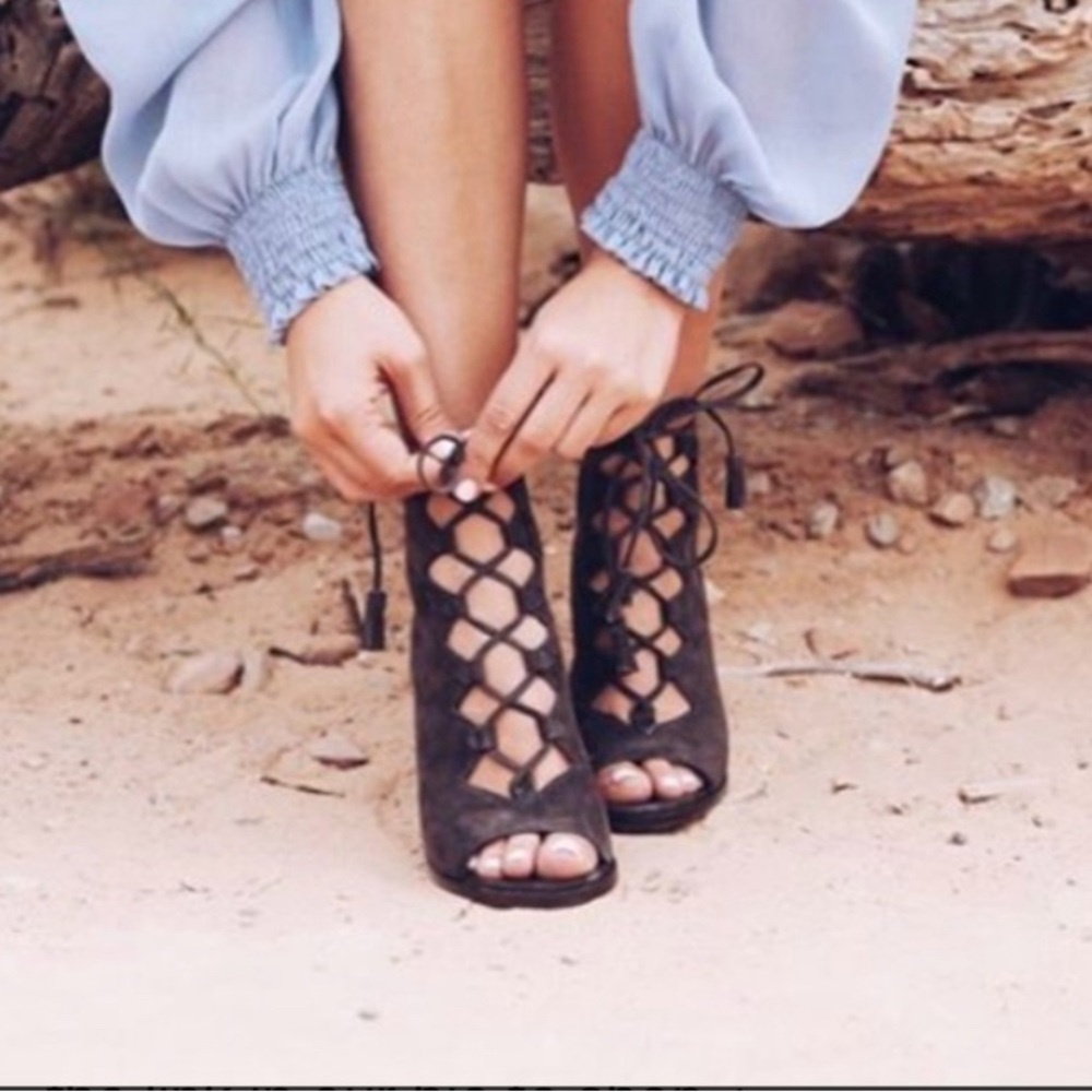 NWOB Frye Gabby Ghillie Lace Up Suede / Nubuck Heeled Sandals